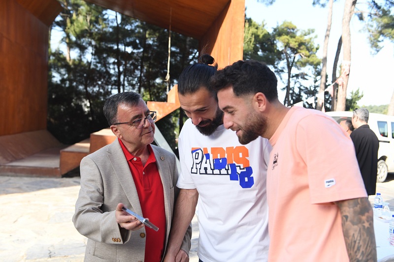 1-4 ALTIEYLÜL’DEN BAL-KES’E TAM DESTEK