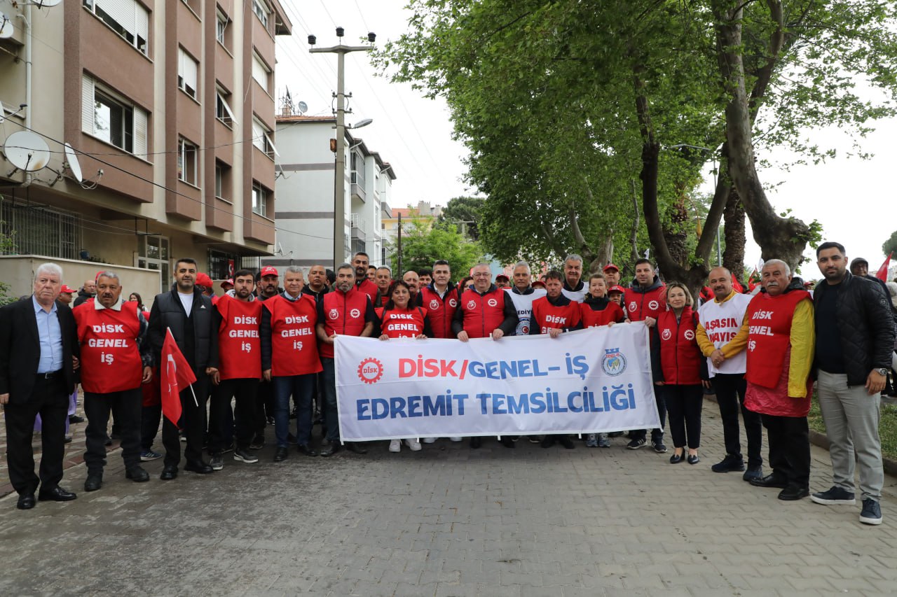 EDREMITTE-1-MAYIS-COSKUYLA-KUTLANDI-1 EDREMİT'TE 1 MAYIS COŞKUYLA KUTLANDI