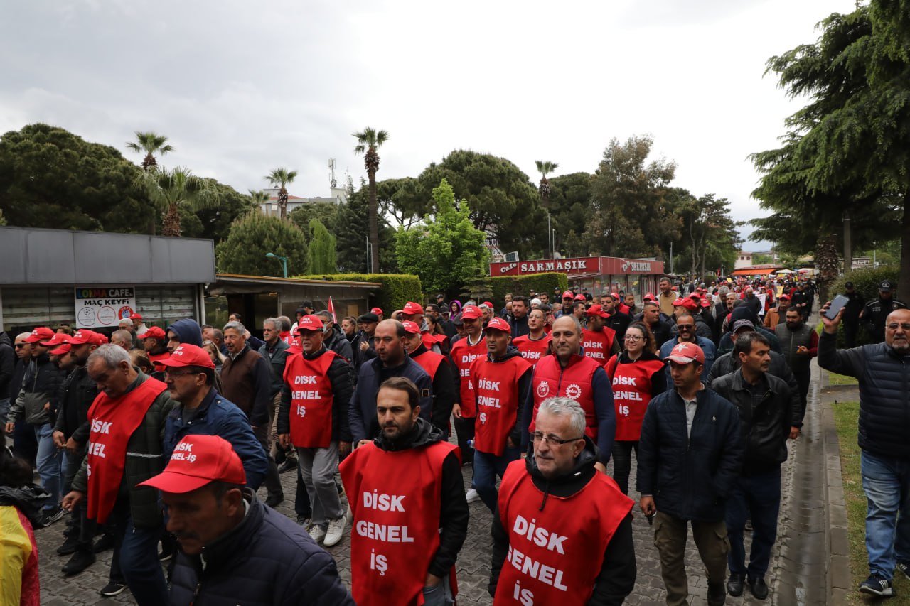 EDREMITTE-1-MAYIS-COSKUYLA-KUTLANDI-11 EDREMİT'TE 1 MAYIS COŞKUYLA KUTLANDI