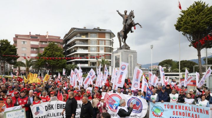 EDREMİT’TE 1 MAYIS COŞKUYLA KUTLANDI
