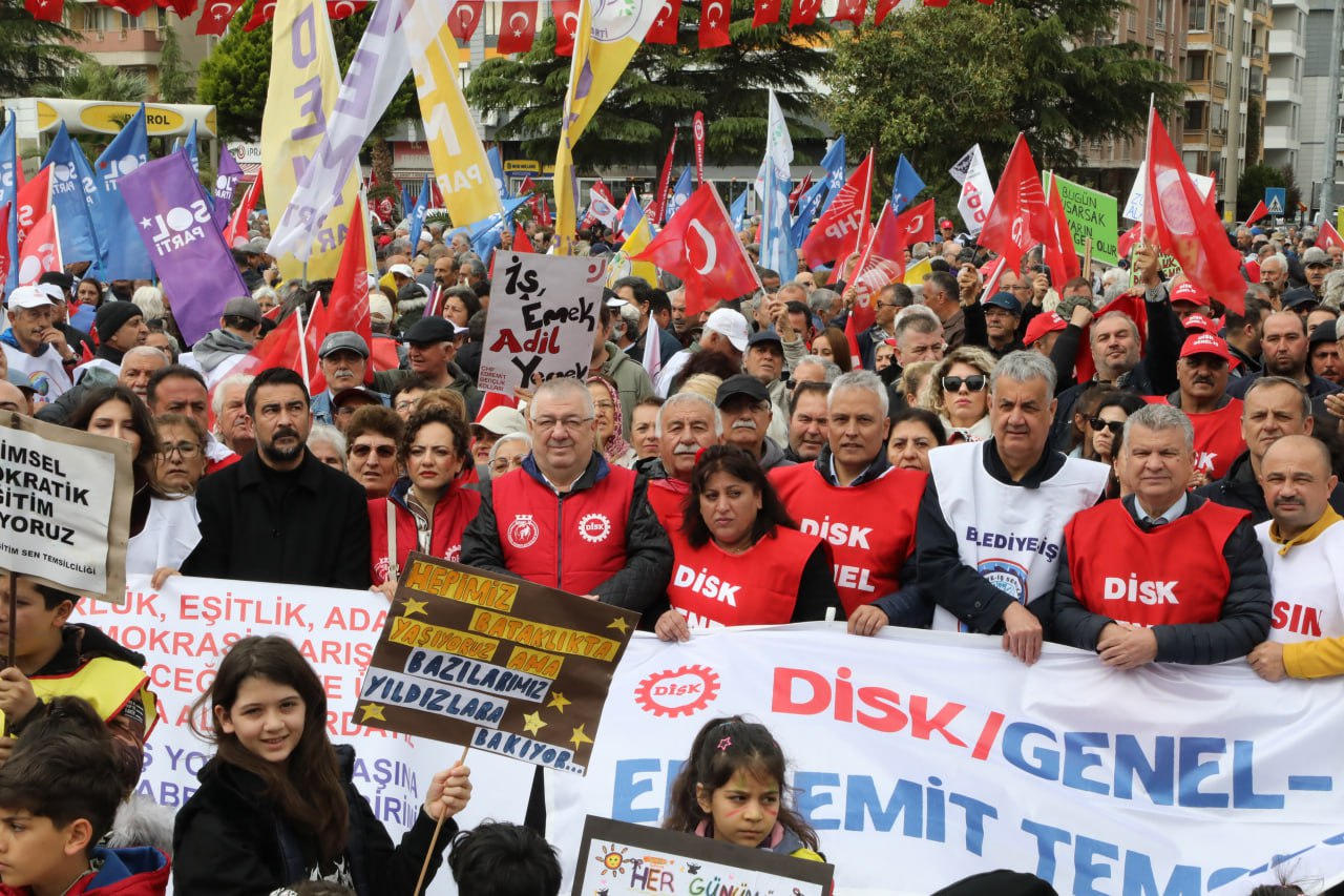 EDREMITTE-1-MAYIS-COSKUYLA-KUTLANDI-14 EDREMİT'TE 1 MAYIS COŞKUYLA KUTLANDI