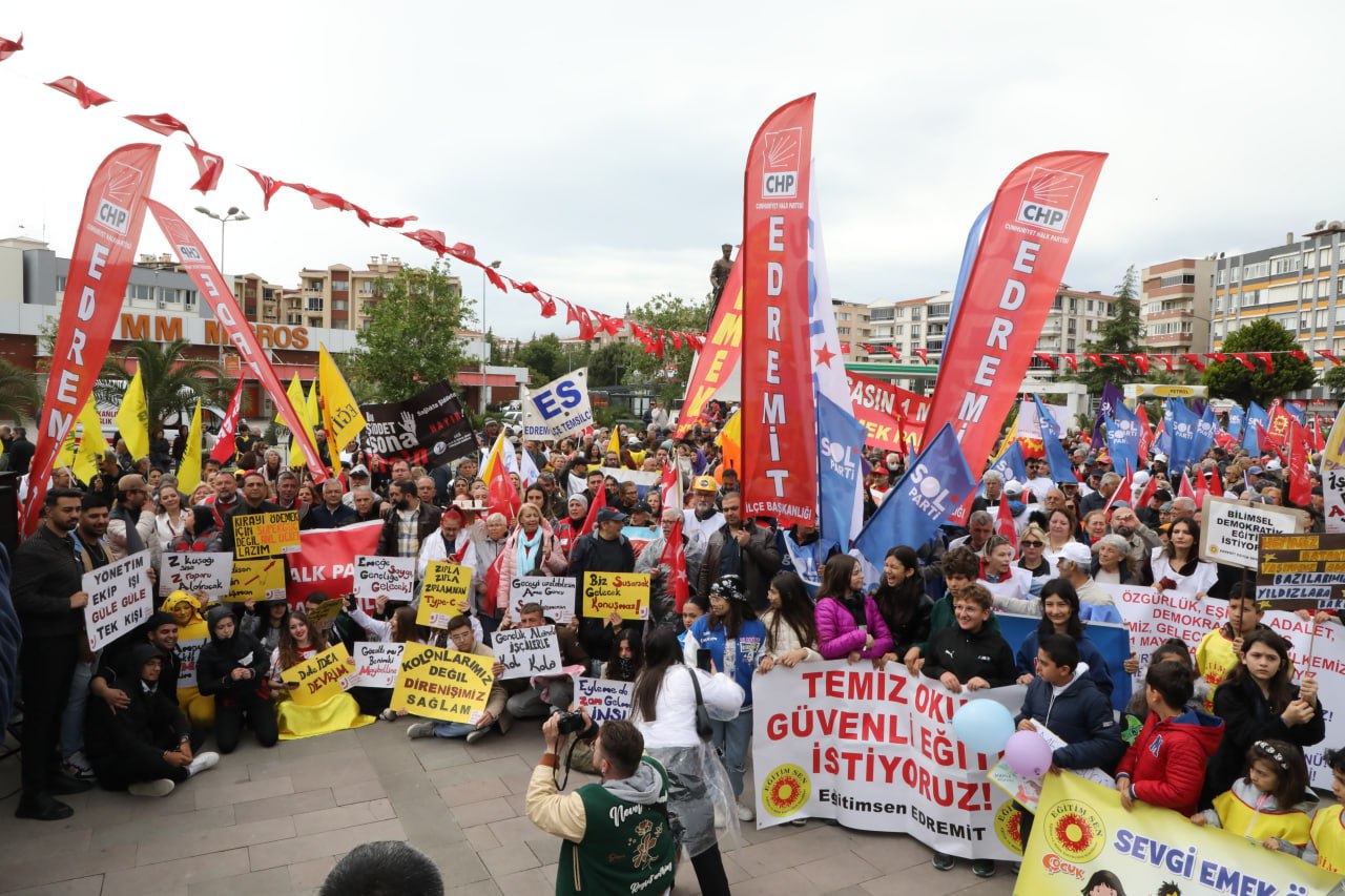 EDREMITTE-1-MAYIS-COSKUYLA-KUTLANDI-15 EDREMİT'TE 1 MAYIS COŞKUYLA KUTLANDI