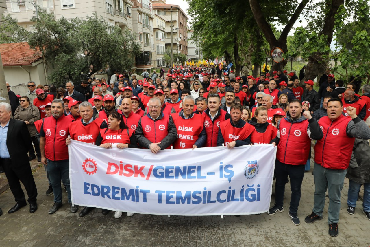 EDREMITTE-1-MAYIS-COSKUYLA-KUTLANDI-3 EDREMİT'TE 1 MAYIS COŞKUYLA KUTLANDI