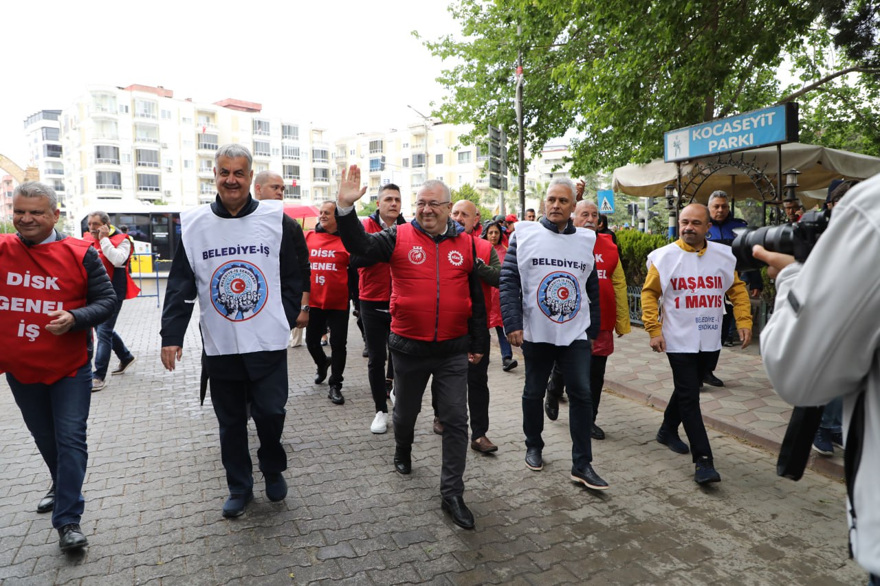 EDREMITTE-1-MAYIS-COSKUYLA-KUTLANDI-6 EDREMİT'TE 1 MAYIS COŞKUYLA KUTLANDI