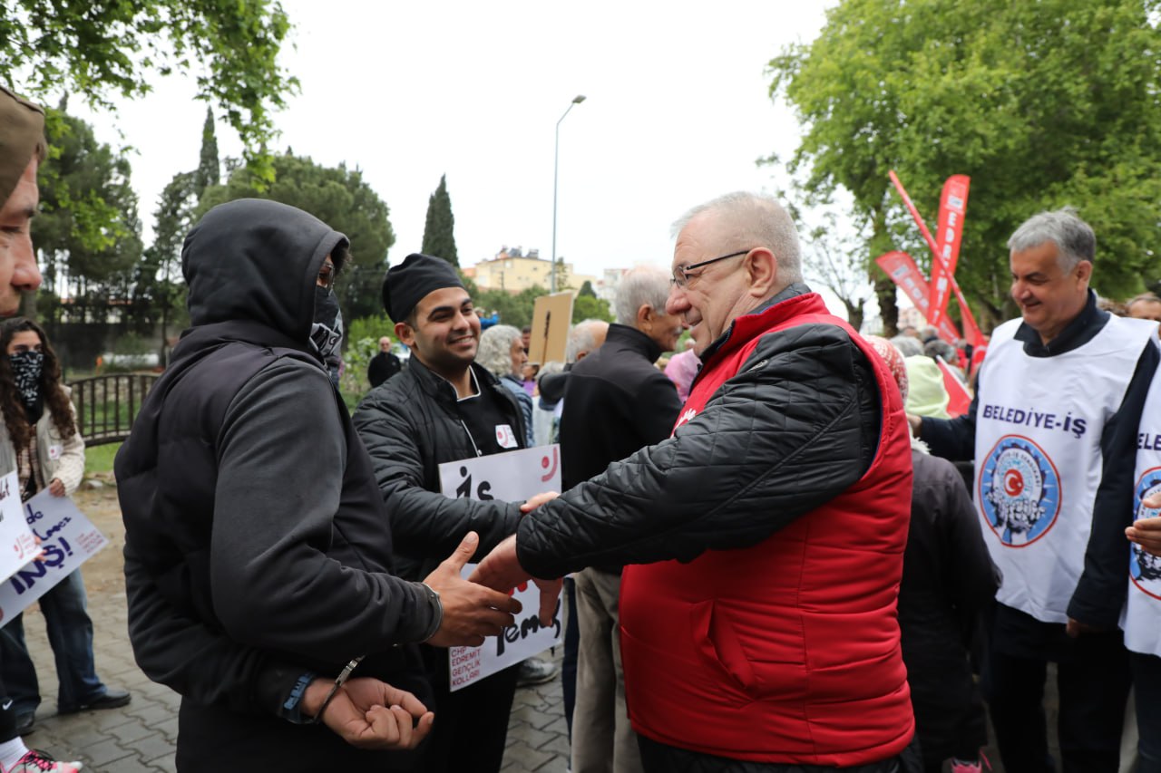 EDREMITTE-1-MAYIS-COSKUYLA-KUTLANDI-7 EDREMİT'TE 1 MAYIS COŞKUYLA KUTLANDI