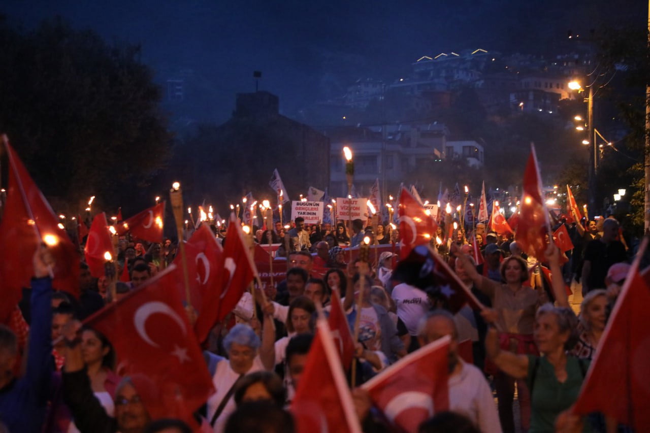 EDREMITTE-19-MAYIS-COSKUSU-2 EDREMİT’TE 19 MAYIS COŞKUSU