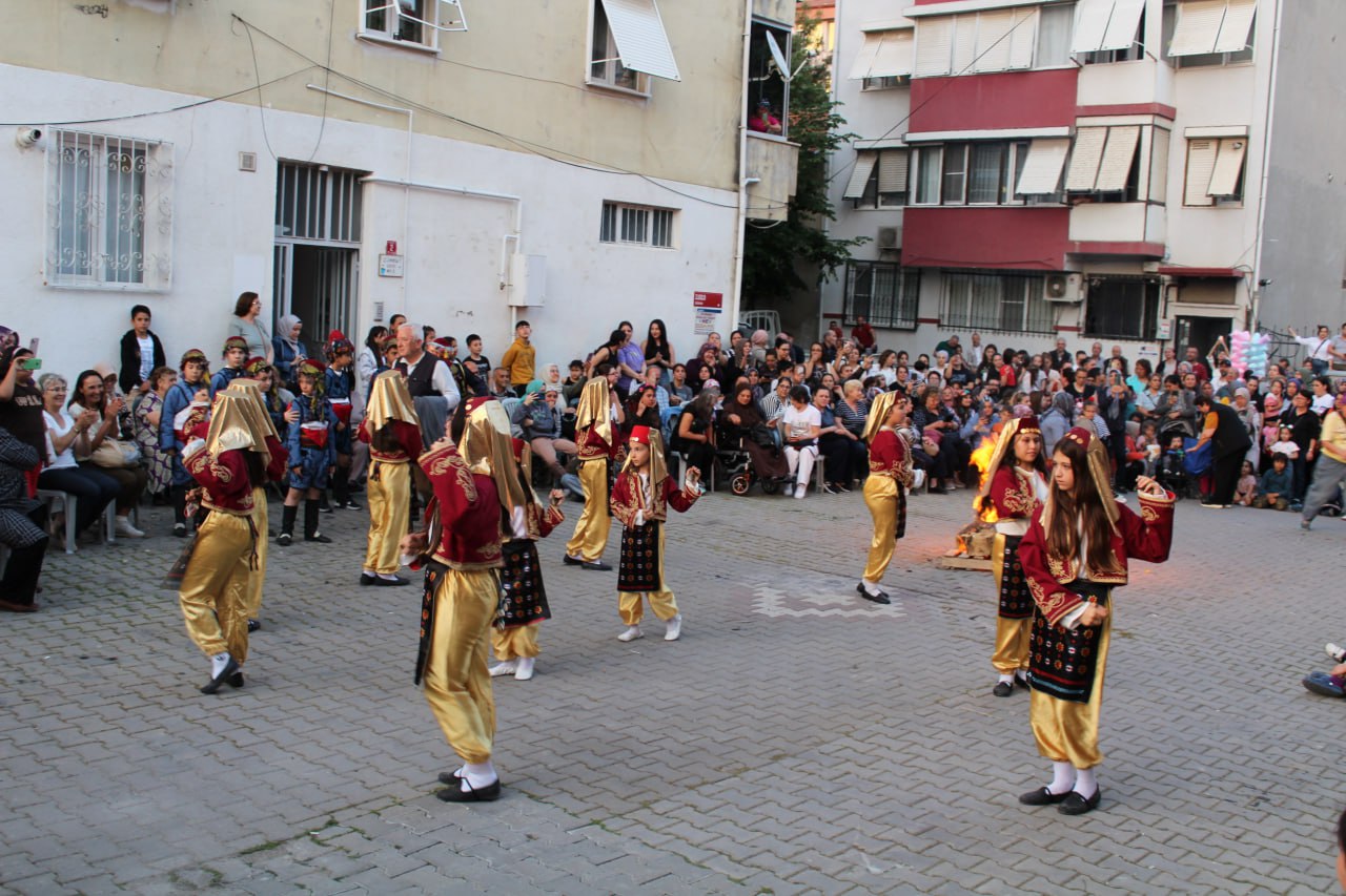 EDREMITTEHIDRELLEZ-SENLIGI-COSKUSU-YASANDI-7 EDREMİT’TE HIDRELLEZ ŞENLİĞİ COŞKUSU YAŞANDI