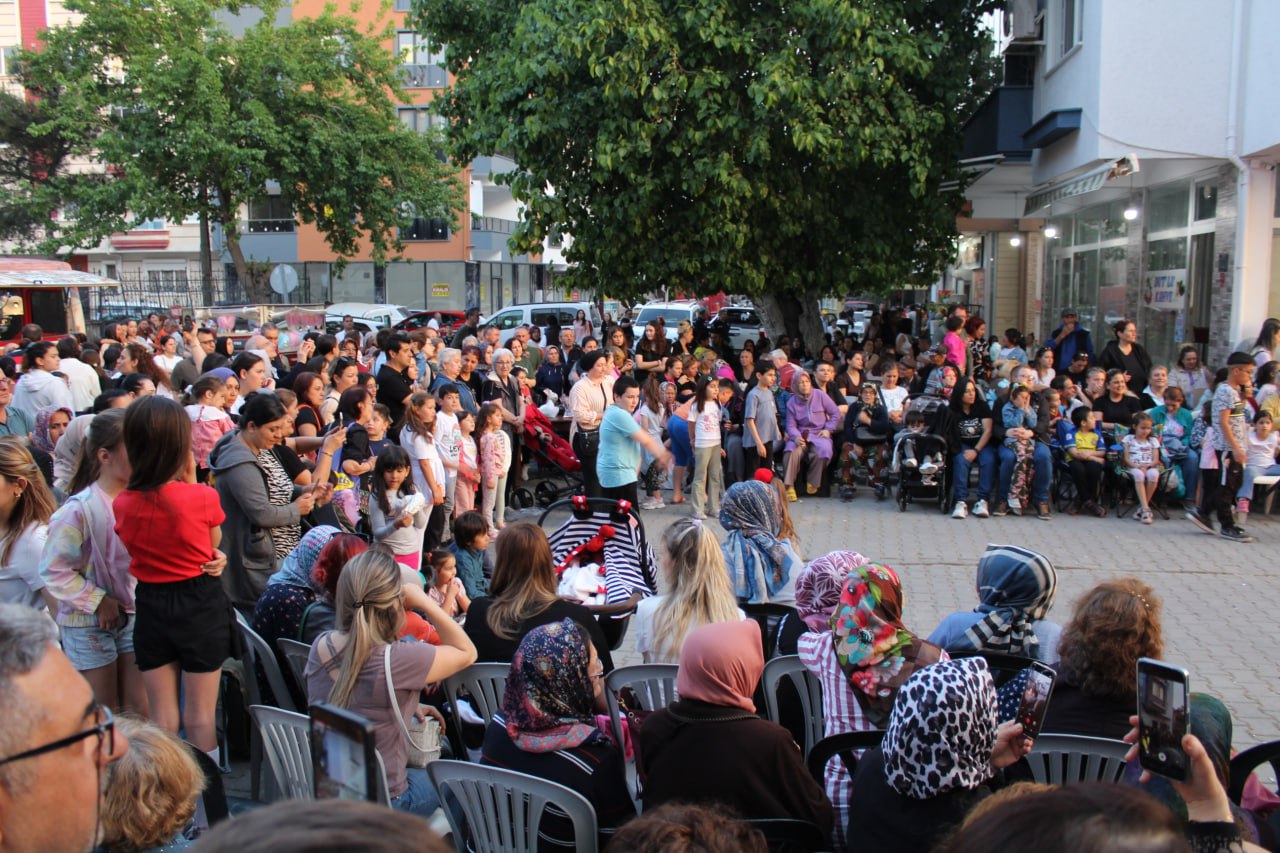 EDREMITTEHIDRELLEZ-SENLIGI-COSKUSU-YASANDI-9 EDREMİT’TE HIDRELLEZ ŞENLİĞİ COŞKUSU YAŞANDI
