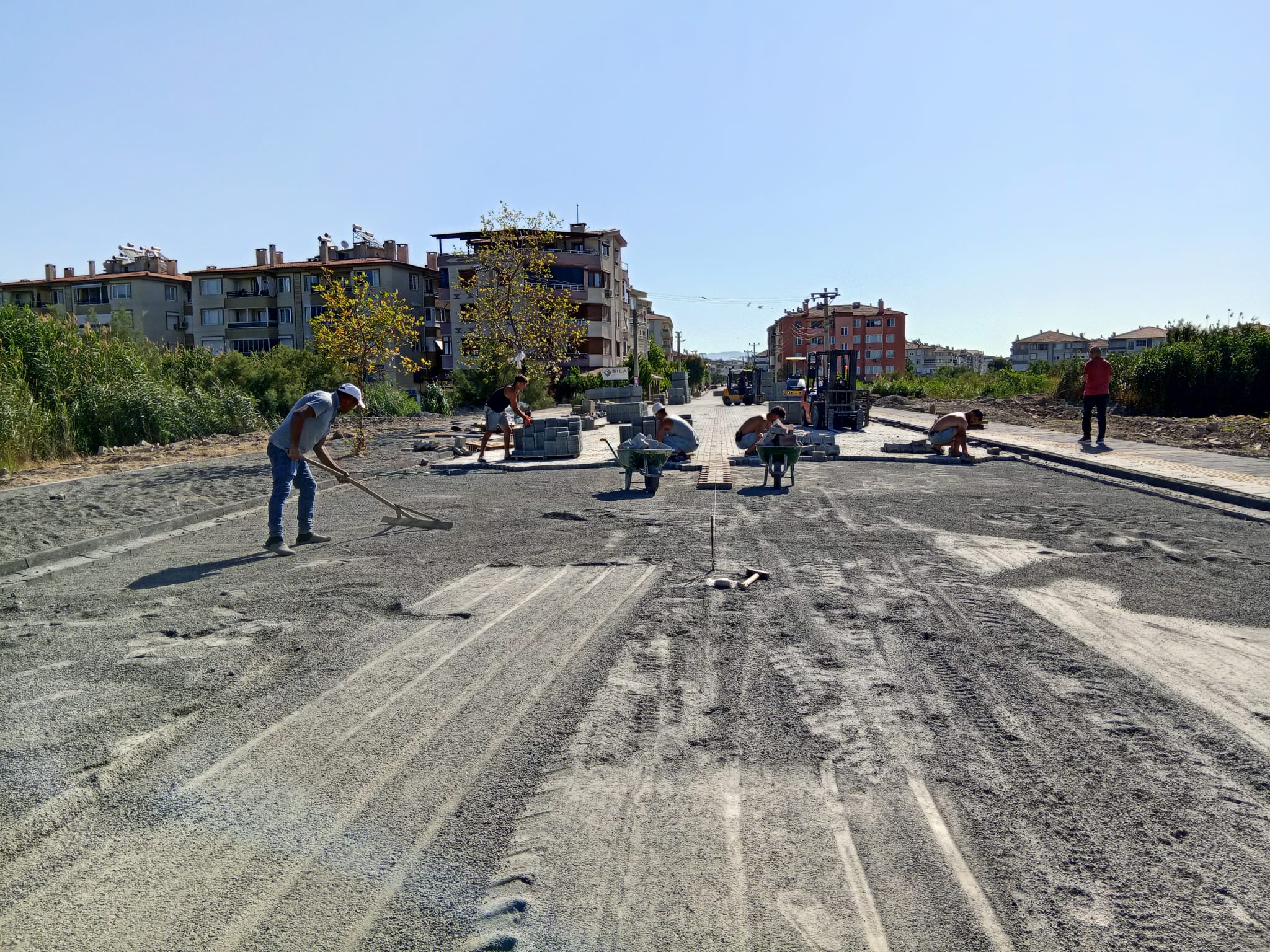 02-3 -	Edremit’in dört bir yanında çalışmalar aralıksız sürüyor