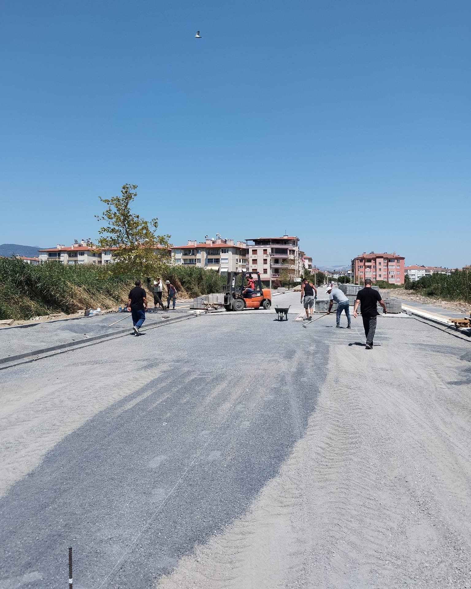 07-1 -	Edremit’in dört bir yanında çalışmalar aralıksız sürüyor