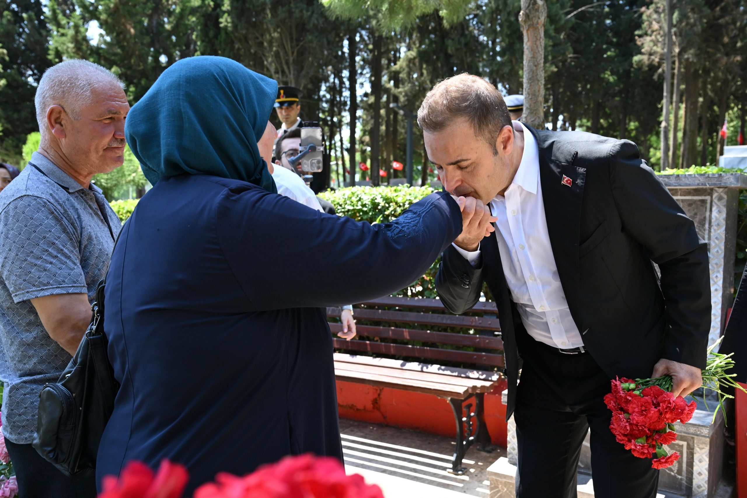 baskan_akindan_kahraman_sehitlere_ahde_vefa__1-scaled Başkan Akın’dan kahraman şehitlere ahde vefa
