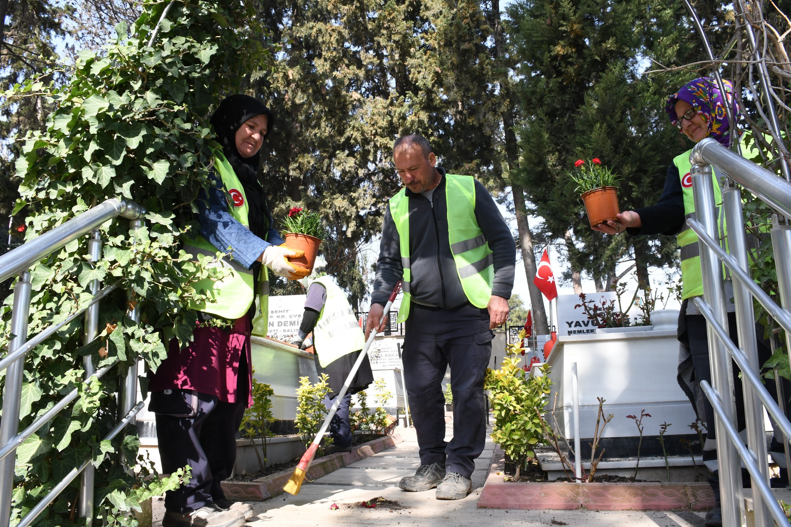 baskan_akindan_kahraman_sehitlere_ahde_vefa__5-scaled Başkan Akın’dan kahraman şehitlere ahde vefa