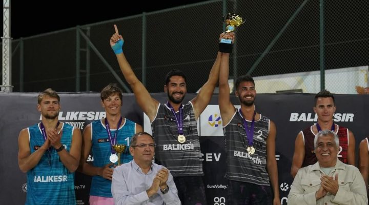 Türk voleybol tarihinde bir ilk yaşandı!