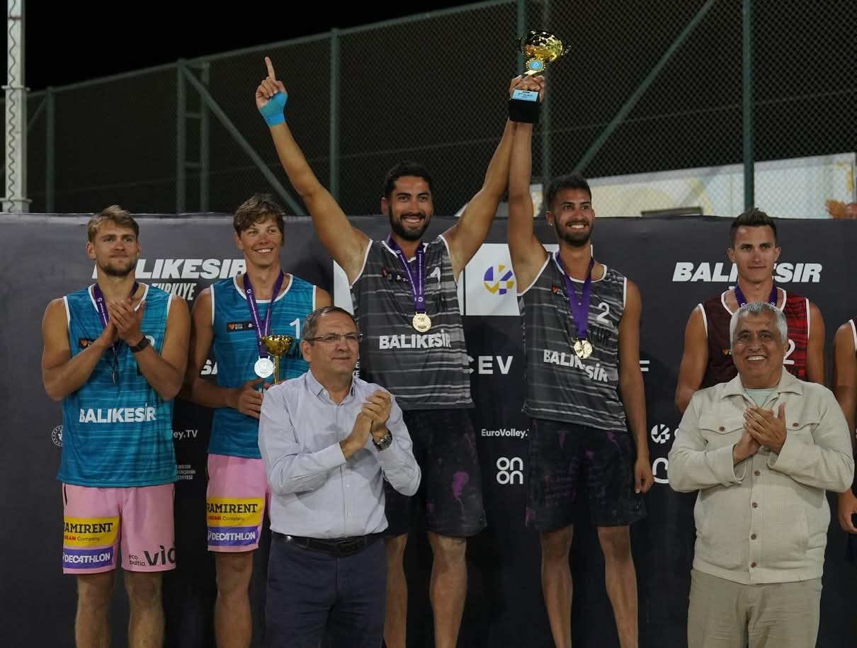 Türk voleybol tarihinde bir ilk yaşandı!