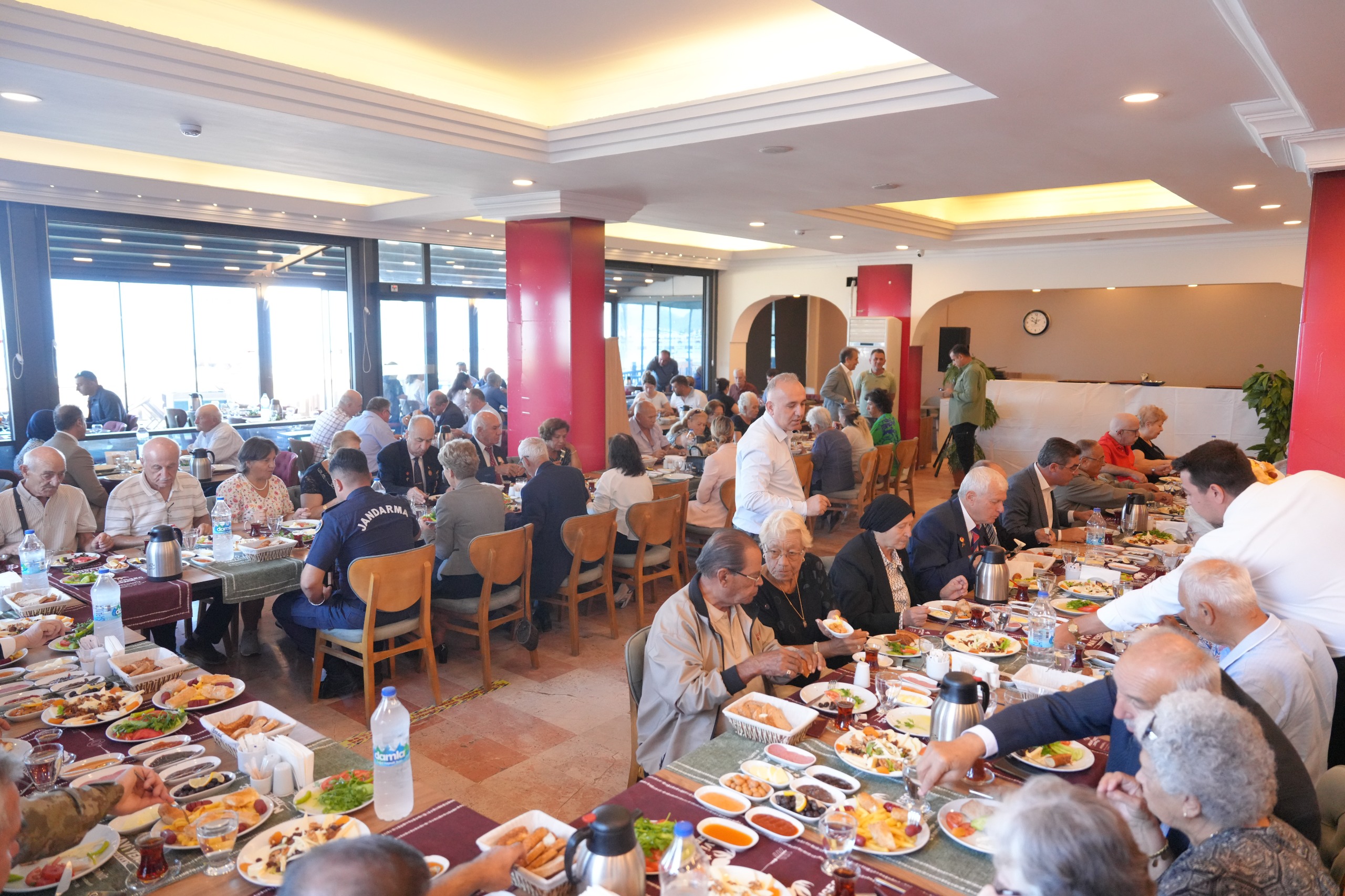 10-1 BURHANİYE BELEDİYESİ’NDEN GAZİLERE 19 EYLÜL KAHVALTISI
