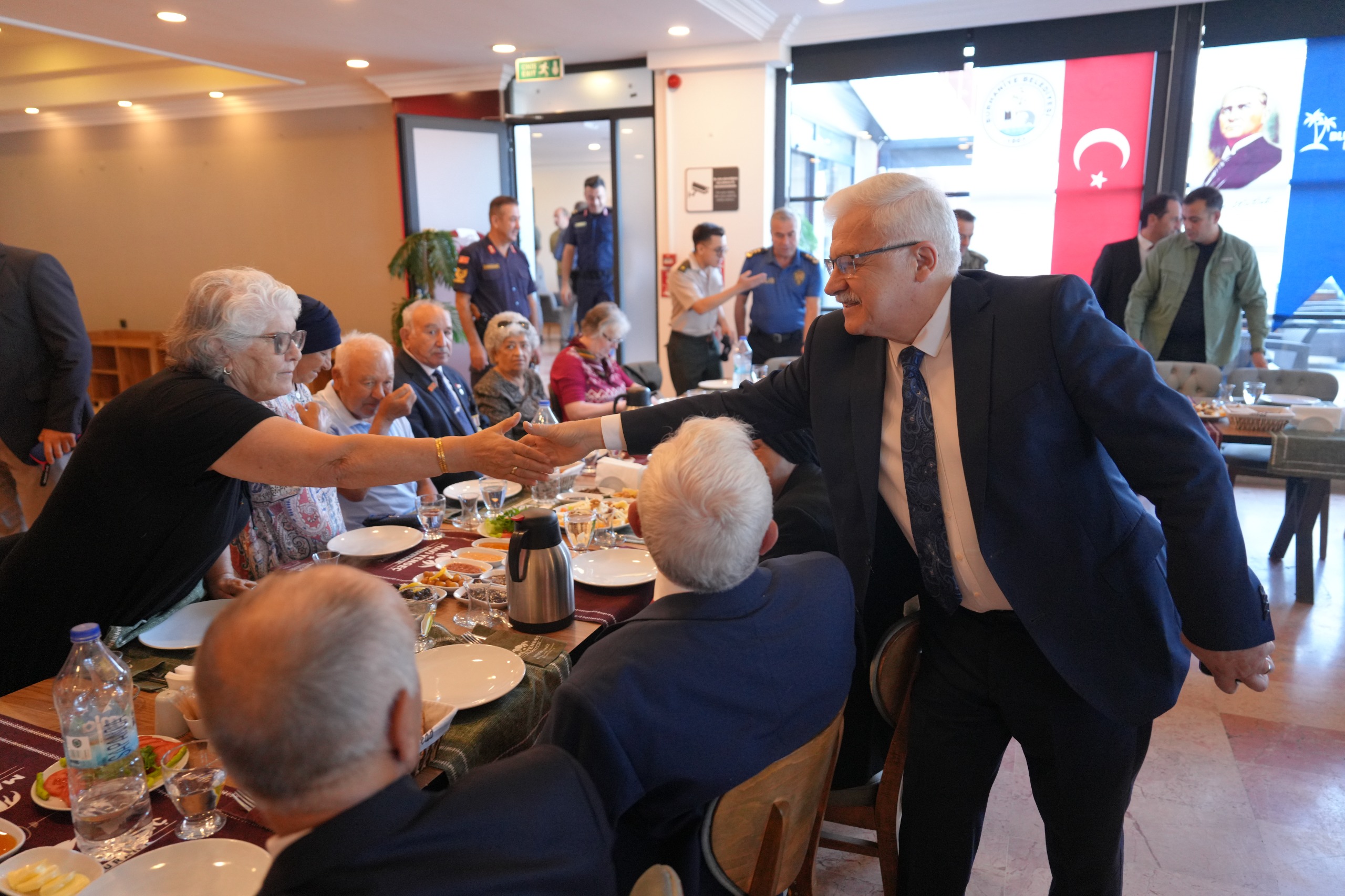 BURHANİYE BELEDİYESİ’NDEN GAZİLERE 19 EYLÜL KAHVALTISI