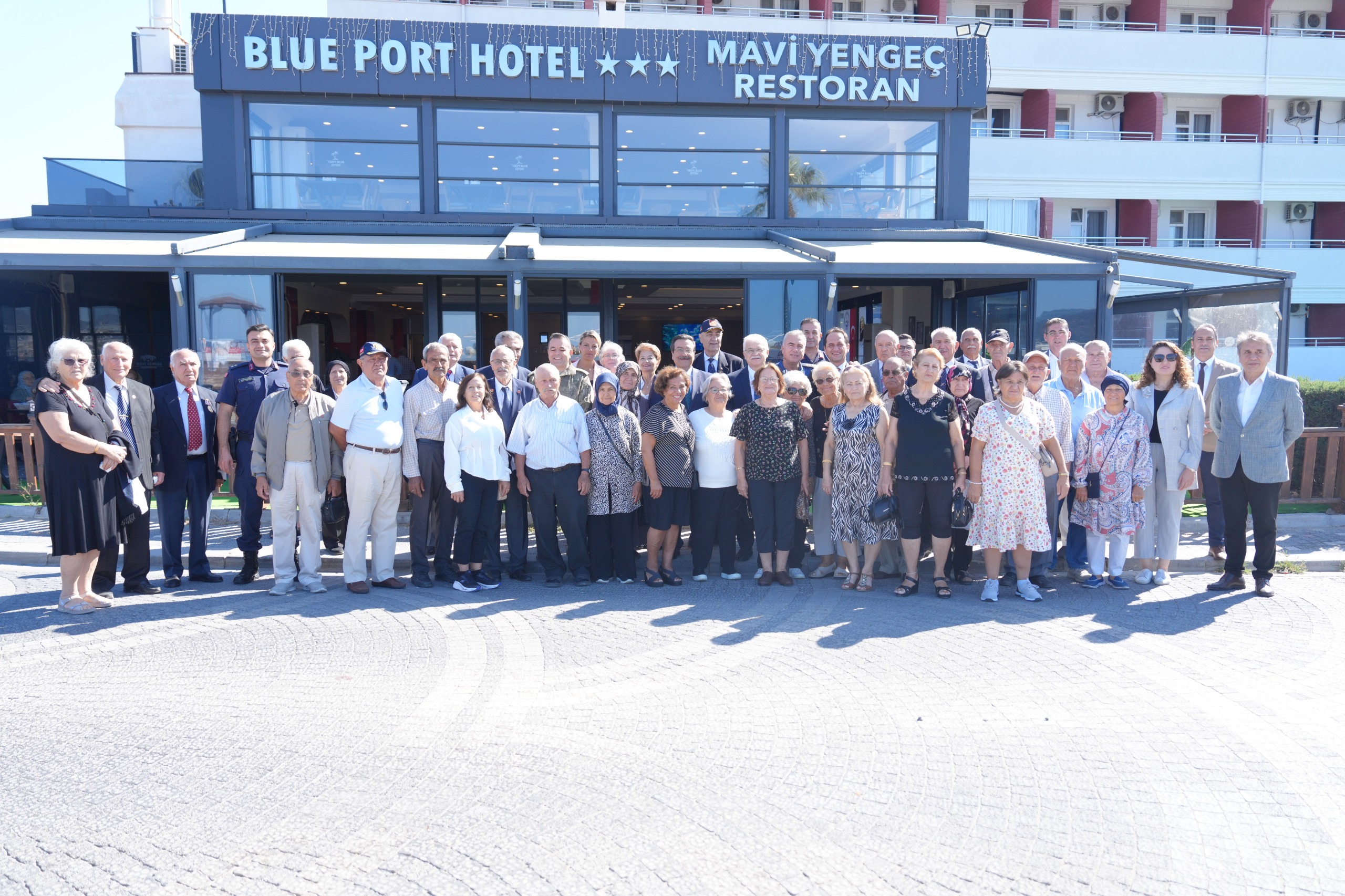 6 BURHANİYE BELEDİYESİ’NDEN GAZİLERE 19 EYLÜL KAHVALTISI