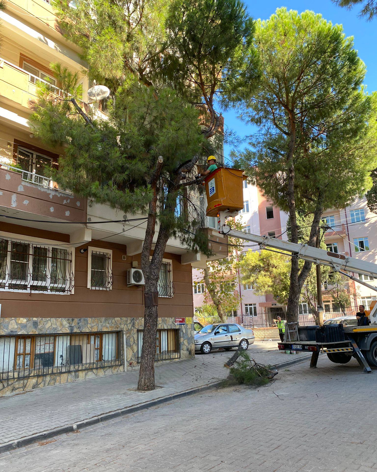 EDREMITTE-PARKLAR-YENILENIYOR-5 EDREMİT’TE PARKLAR YENİLENİYOR