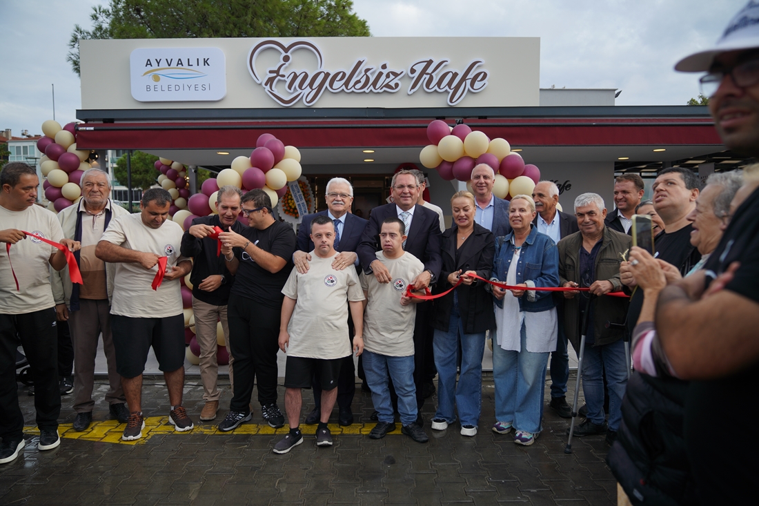 Ayvalık’ta İlk Engelsiz Kafe Hizmete Açıldı