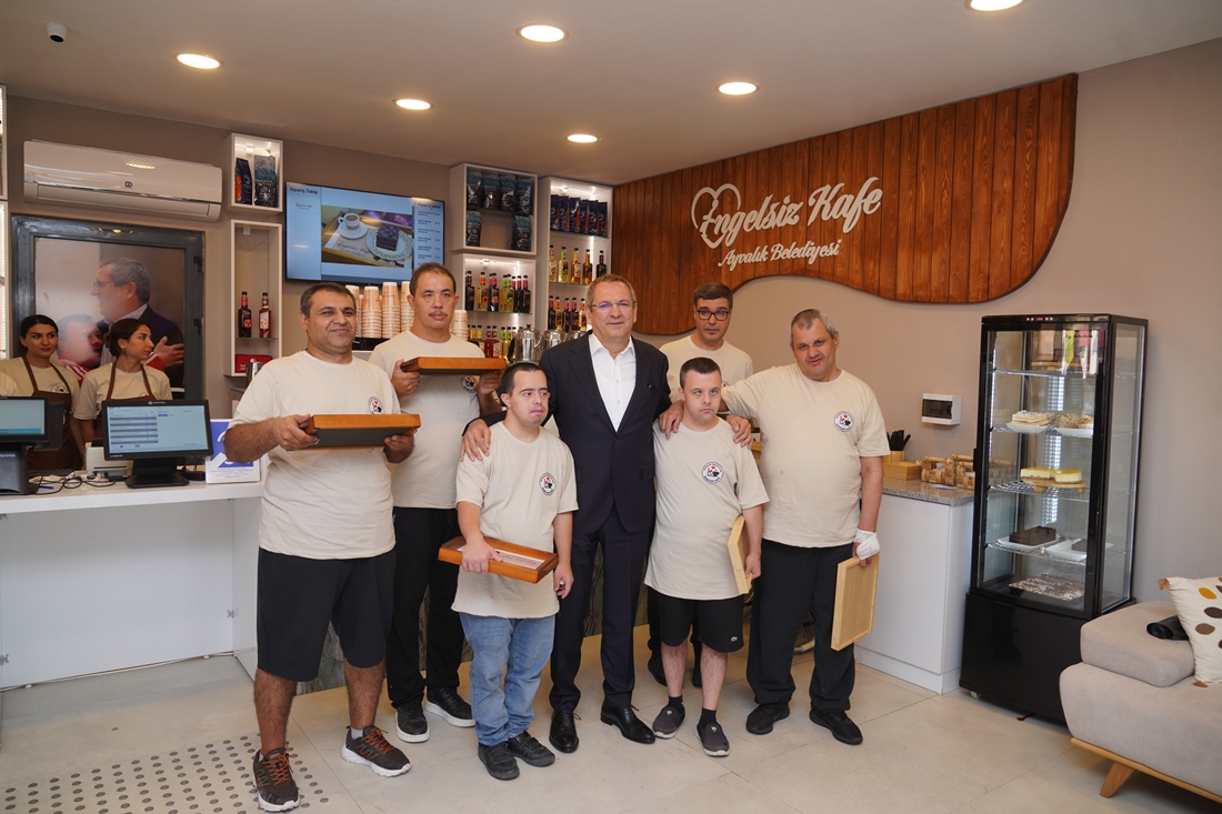 Engelsiz-Kafe-Hizmete-Acildi-7 Ayvalık’ta İlk Engelsiz Kafe Hizmete Açıldı