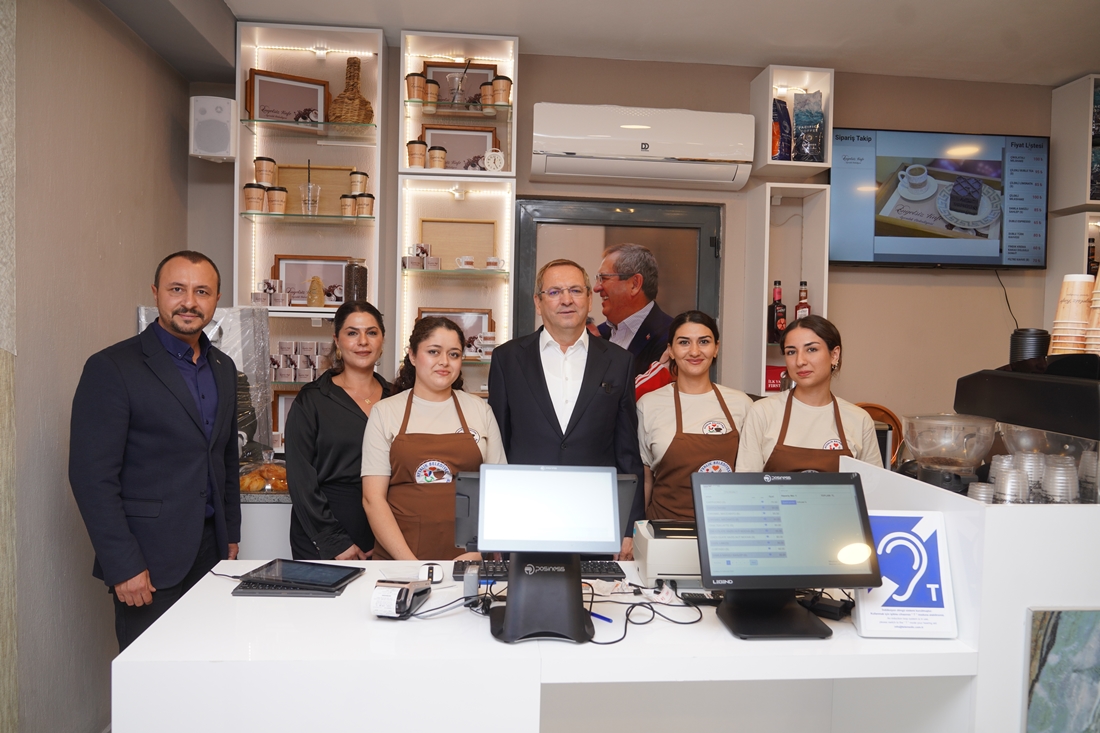 Engelsiz-Kafe-Hizmete-Acildi-8 Ayvalık’ta İlk Engelsiz Kafe Hizmete Açıldı