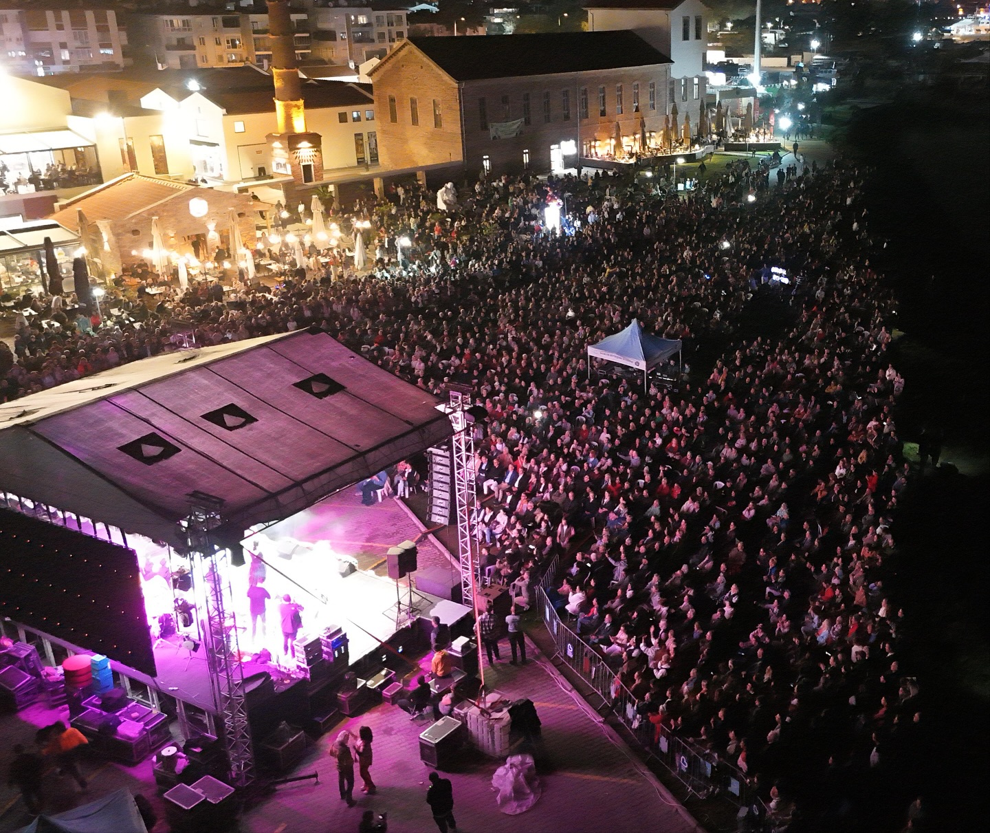 02-1 Suzan Kardeş’ten Ayvalık’ta Balkan Rüzgarı!