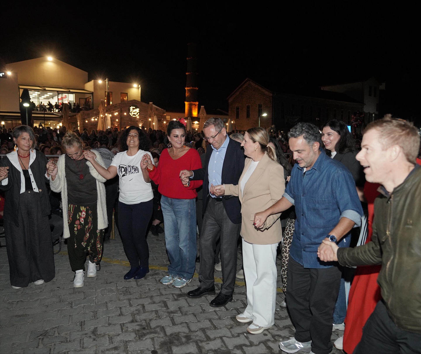 03-1 Suzan Kardeş’ten Ayvalık’ta Balkan Rüzgarı!