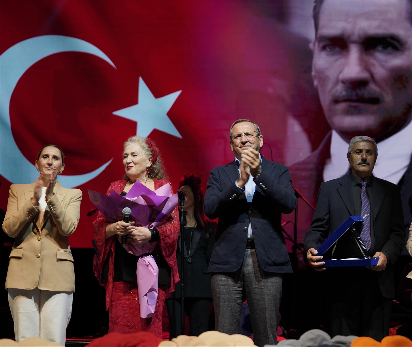04-1 Suzan Kardeş’ten Ayvalık’ta Balkan Rüzgarı!
