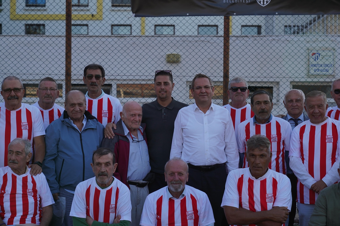 09 Başkan Ergin: “Ayvalıkgücü’nün efsanelerini rahmet ve özlemle anıyoruz”