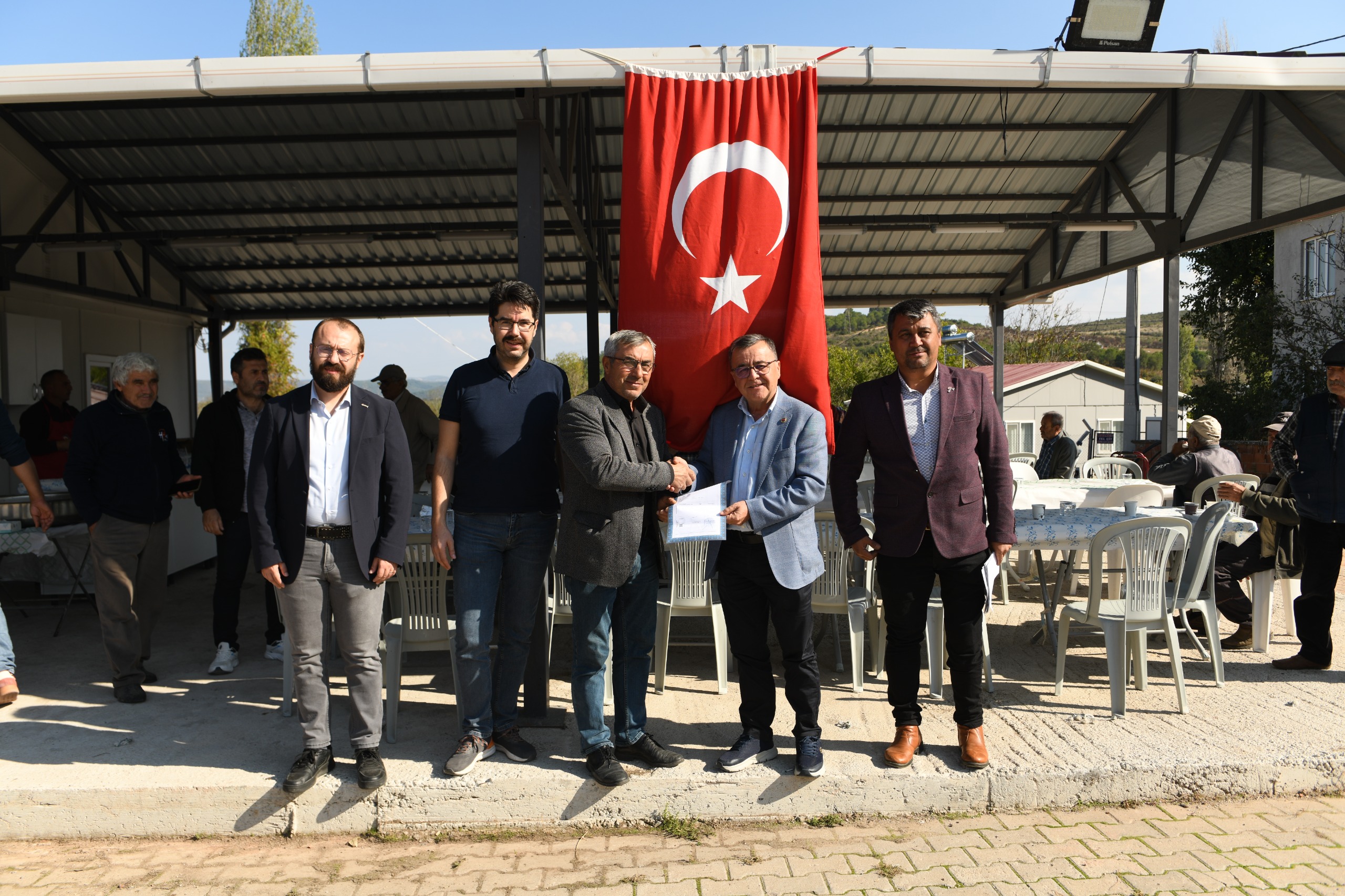 1-5 BAŞKAN ŞEHİRLİ, TAŞKÖY’DE 35 YILLIK TAPU SORUNUNU ÇÖZDÜ