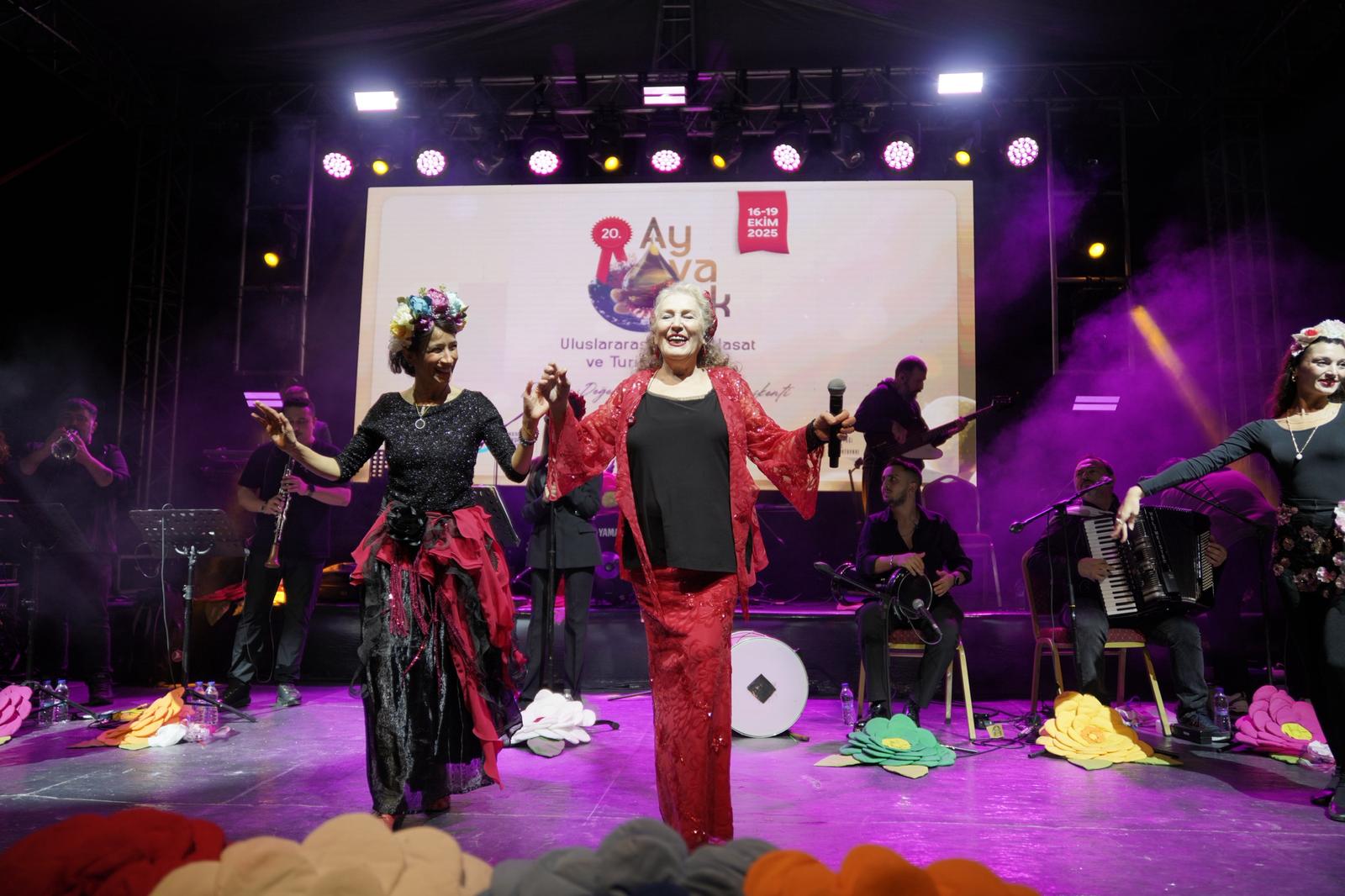 Suzan Kardeş’ten Ayvalık’ta Balkan Rüzgarı!