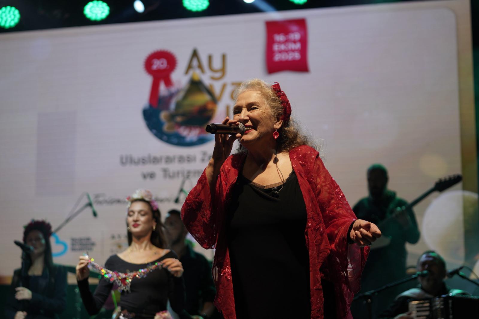 30 Suzan Kardeş’ten Ayvalık’ta Balkan Rüzgarı!