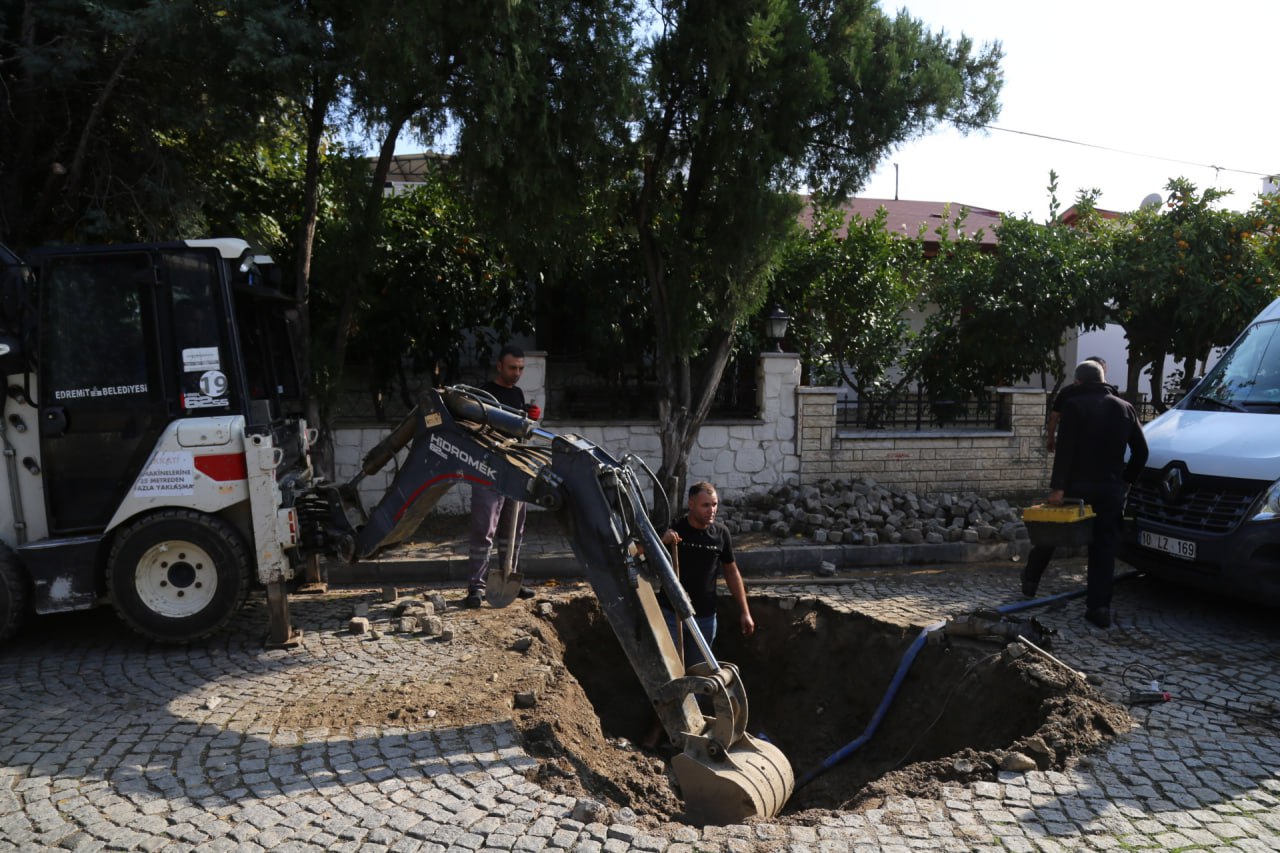 Edremit-1 -	Edremit Belediyesi’nde altyapı çalışmaları devam ediyor
