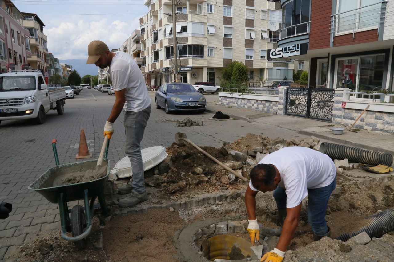 Edremit-4 -	Edremit Belediyesi’nde altyapı çalışmaları devam ediyor