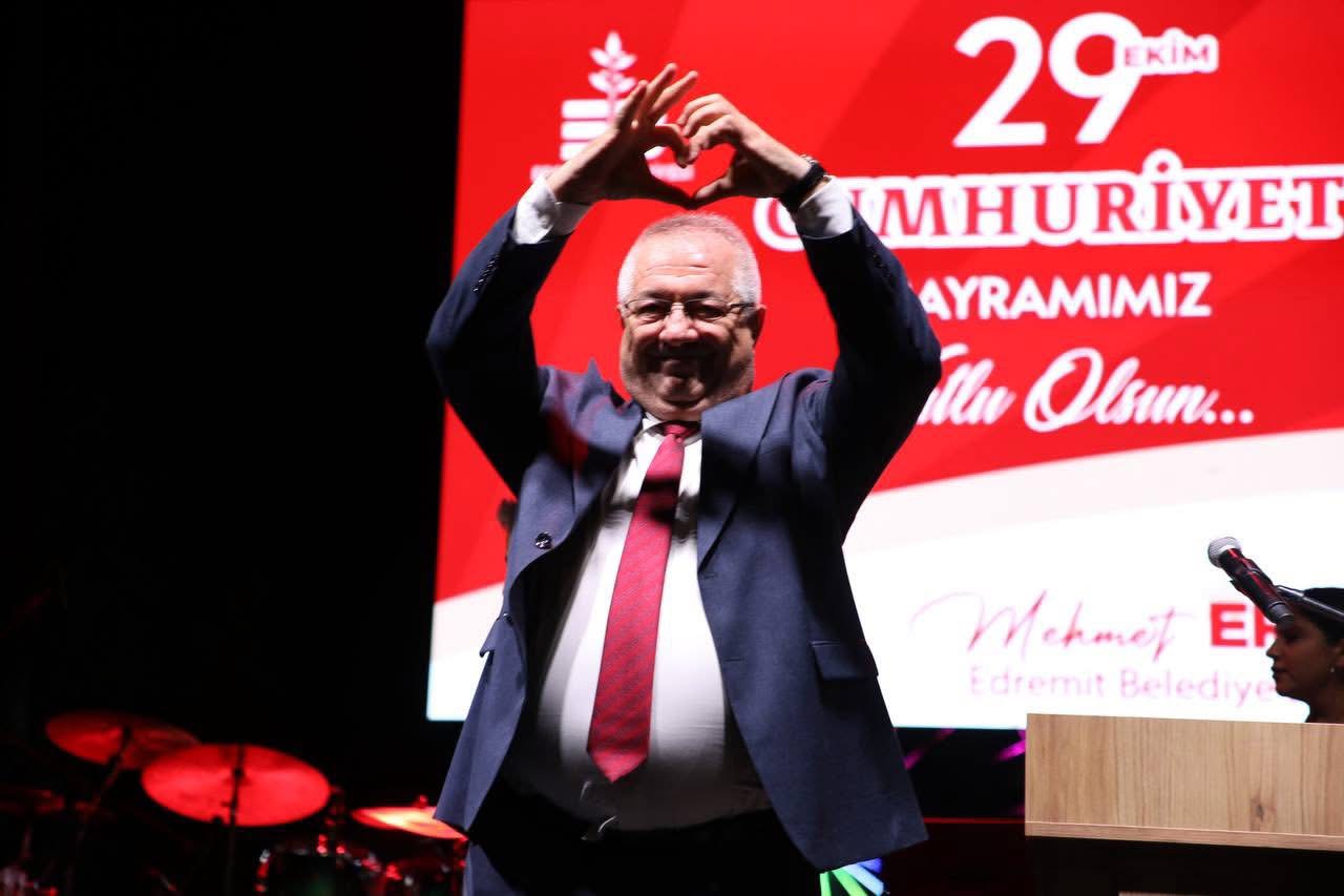 IMG_3169 Cumhuriyet’in 102. Yıldönümü Edremit’te coşkuyla kutlandı