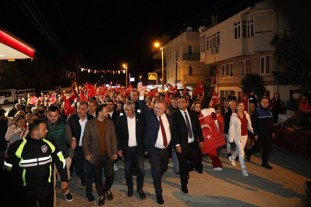 IMG_3170 Cumhuriyet’in 102. Yıldönümü Edremit’te coşkuyla kutlandı