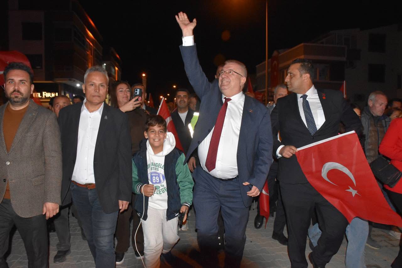 IMG_3172 Cumhuriyet’in 102. Yıldönümü Edremit’te coşkuyla kutlandı