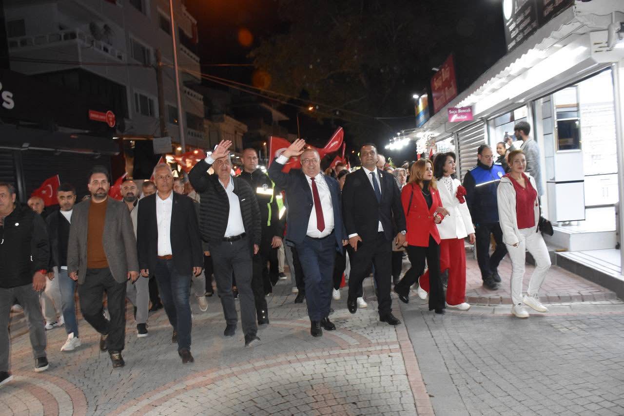 IMG_3174 Cumhuriyet’in 102. Yıldönümü Edremit’te coşkuyla kutlandı