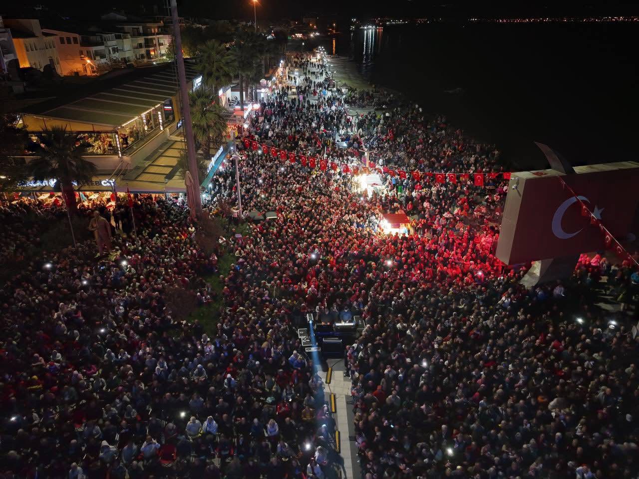 IMG_3175 Cumhuriyet’in 102. Yıldönümü Edremit’te coşkuyla kutlandı