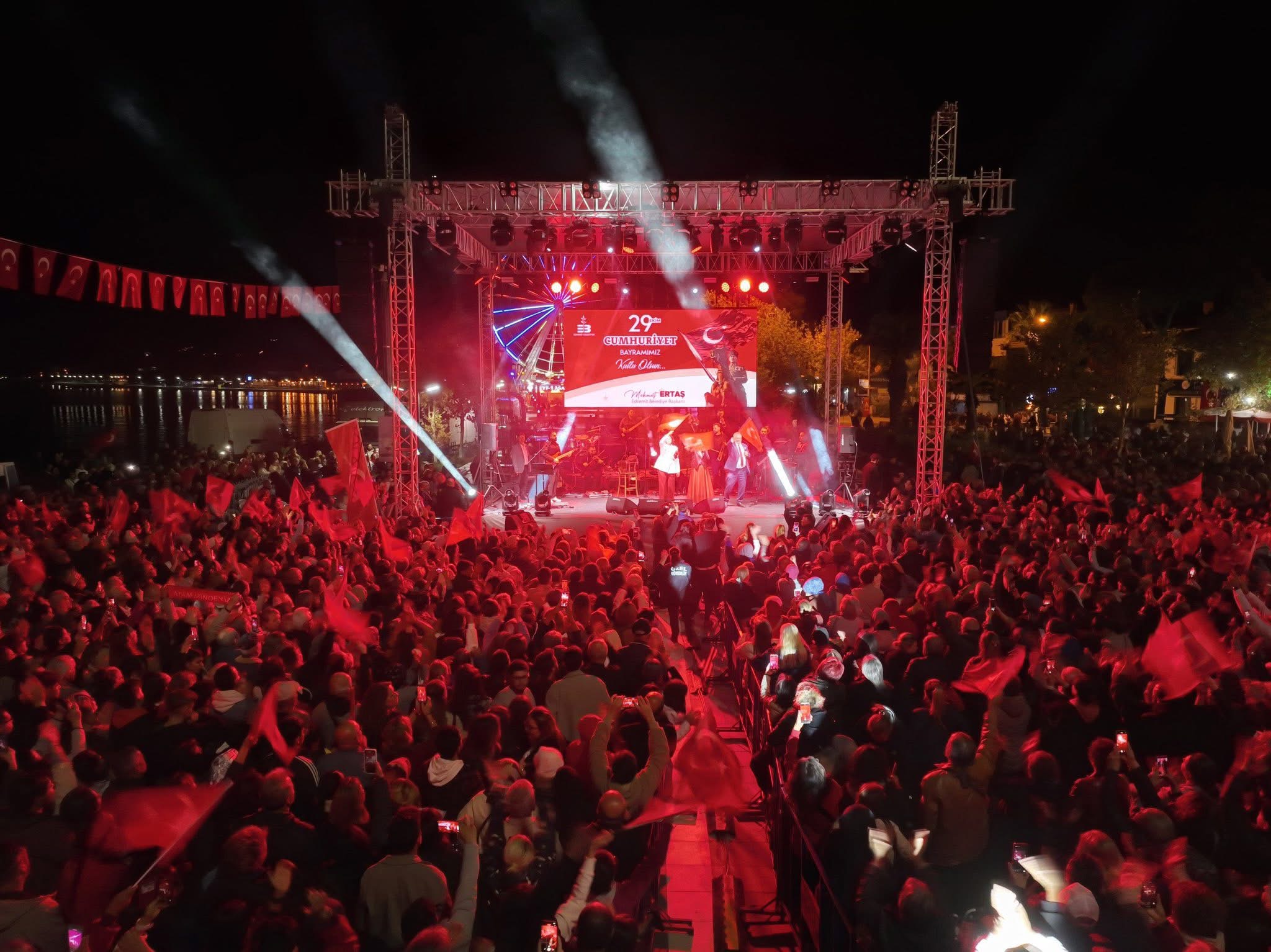 IMG_3182 Cumhuriyet’in 102. Yıldönümü Edremit’te coşkuyla kutlandı