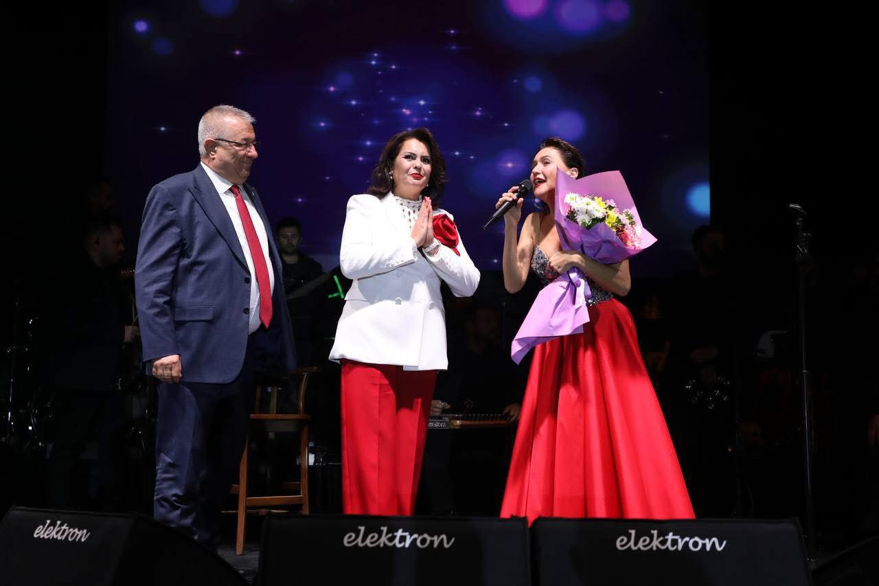 IMG_3186 Cumhuriyet’in 102. Yıldönümü Edremit’te coşkuyla kutlandı