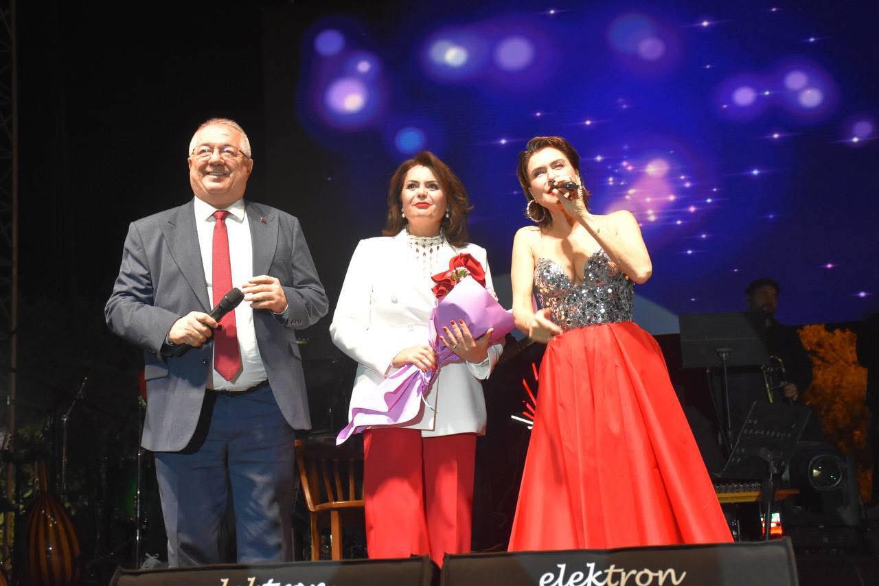 IMG_3189 Cumhuriyet’in 102. Yıldönümü Edremit’te coşkuyla kutlandı