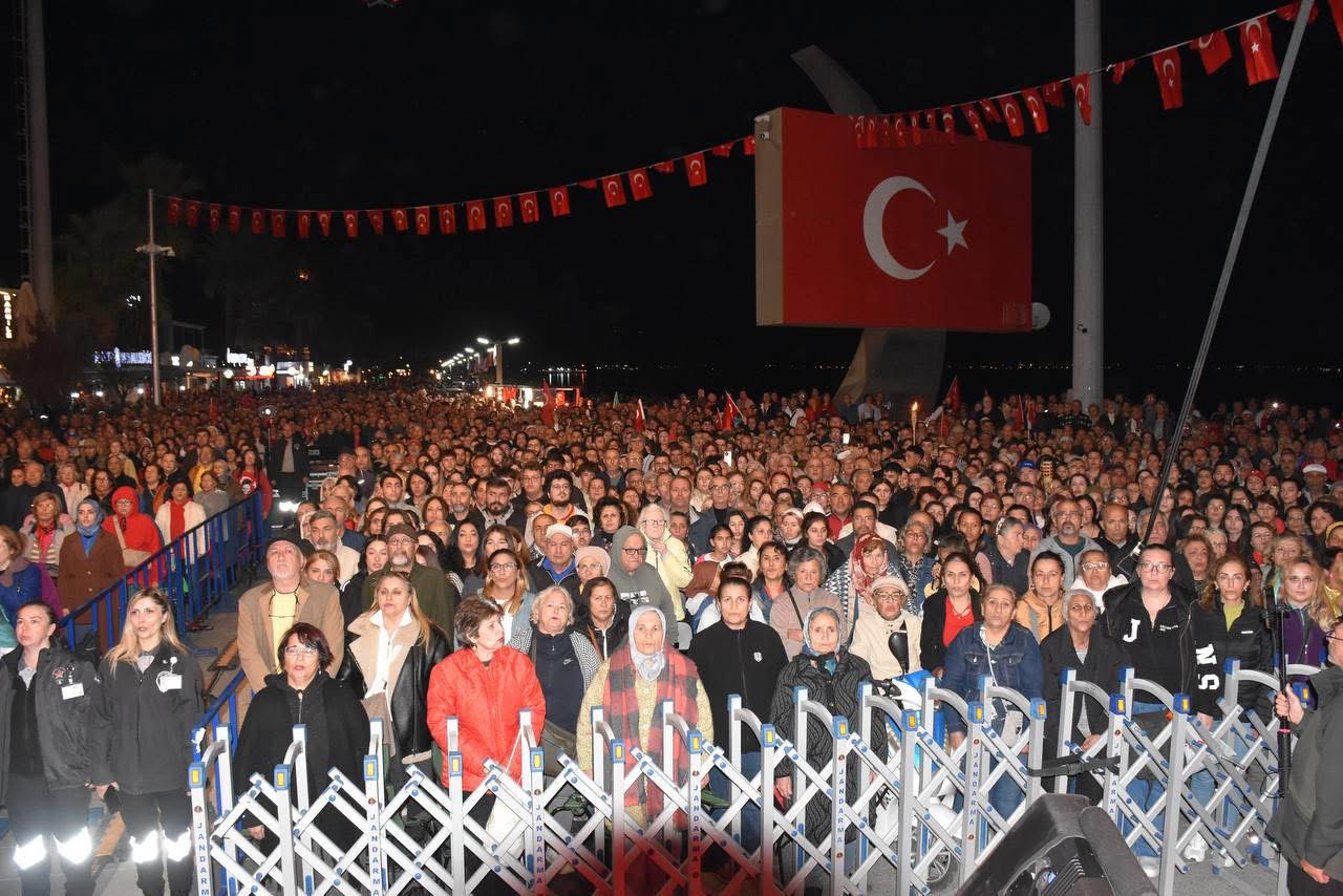 IMG_3192 Cumhuriyet’in 102. Yıldönümü Edremit’te coşkuyla kutlandı