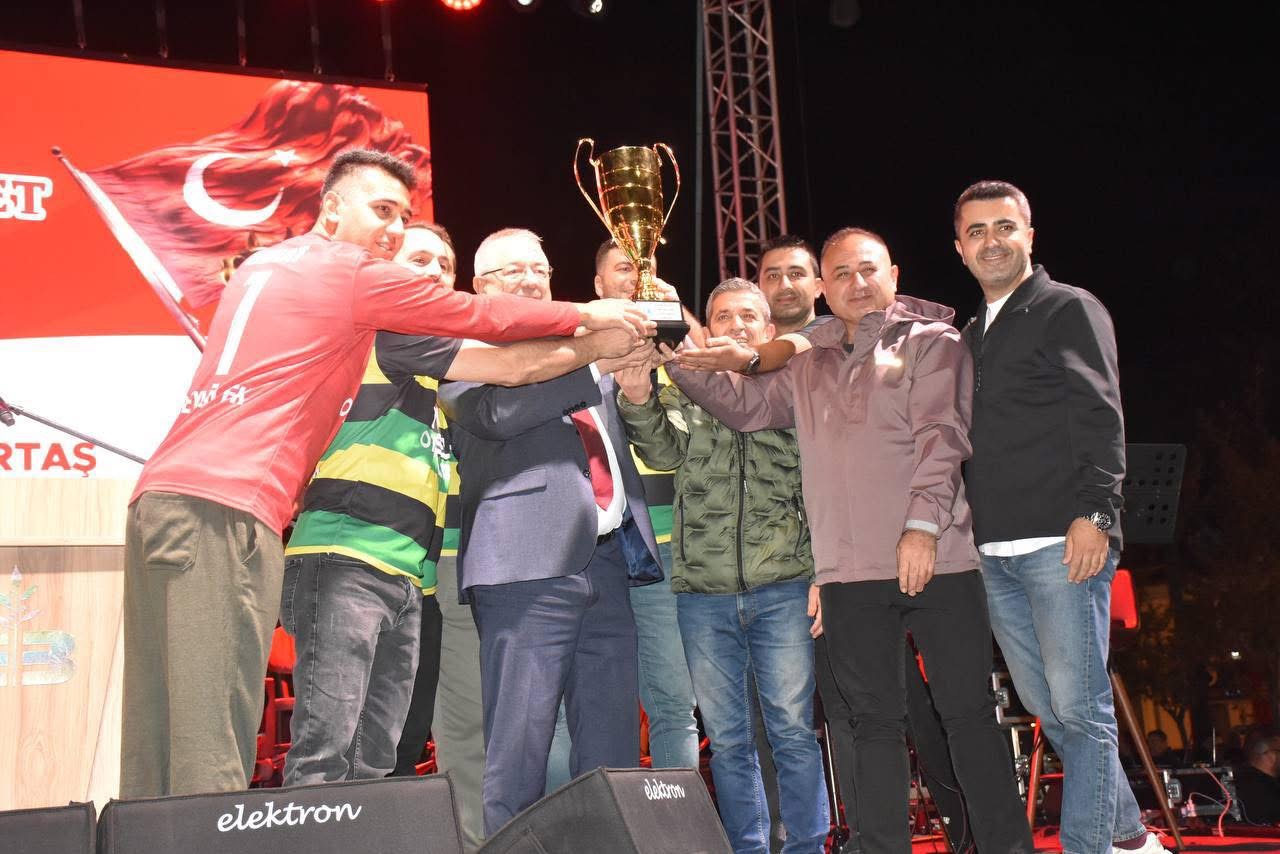 IMG_3193 Cumhuriyet’in 102. Yıldönümü Edremit’te coşkuyla kutlandı