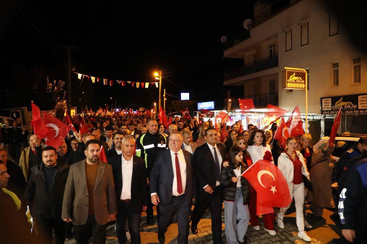 IMG_3194 Cumhuriyet’in 102. Yıldönümü Edremit’te coşkuyla kutlandı