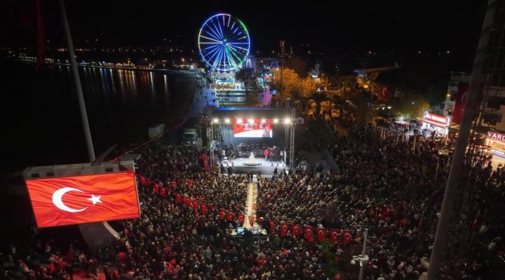 Cumhuriyet’in 102. Yıldönümü Edremit’te coşkuyla kutlandı