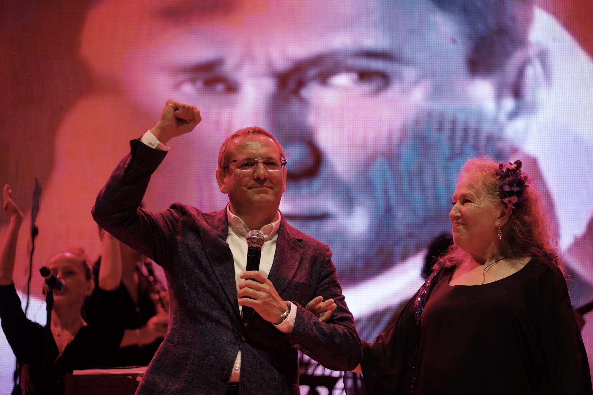 Mesut-Ergin-Suzan-Kardes ZEYTİN HASADI, KONSERLER, ZEYTİN VE ZEYTİNYAĞI PAZARI, SÖYLEŞİLER, PANELLER, WORSHOPLAR İLE DOPDOLU BİR FESTİVAL