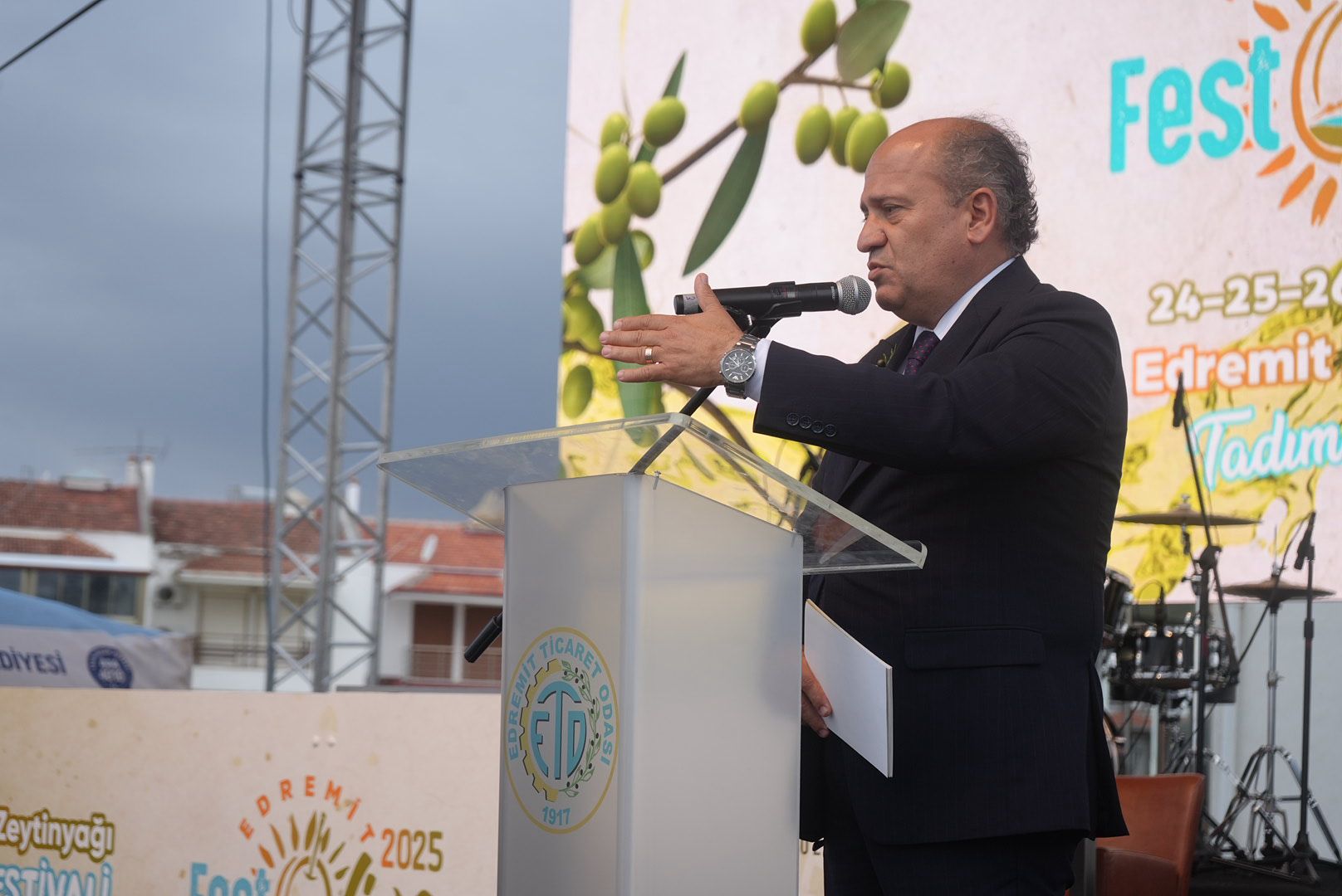 WhatsApp-Gorsel-2025-10-24-saat-23.54.35_35a87932 FESTOLİVE GÖRKEMLİ BAŞLADI