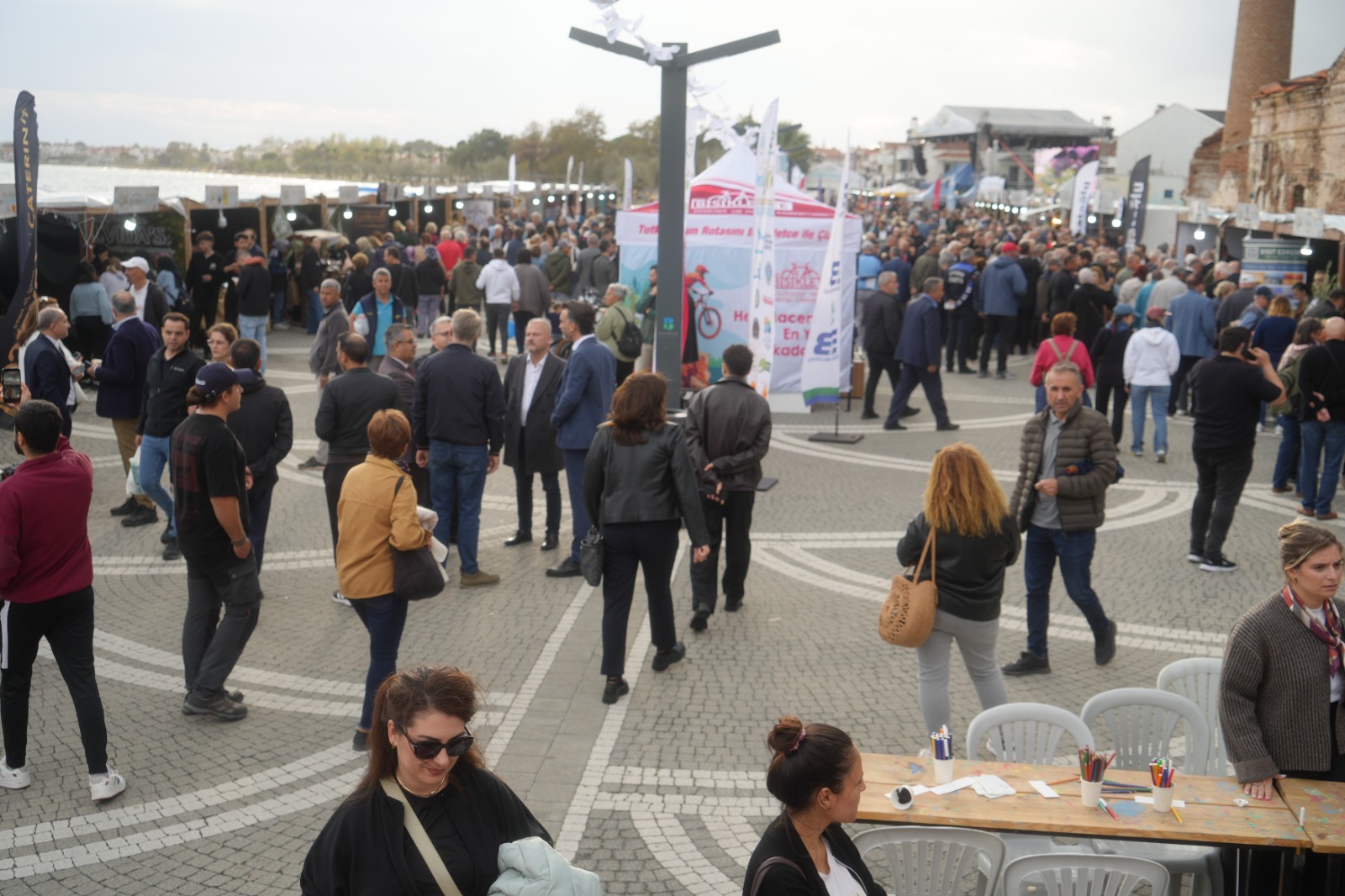 WhatsApp-Gorsel-2025-10-24-saat-23.54.47_c948cc44 FESTOLİVE GÖRKEMLİ BAŞLADI