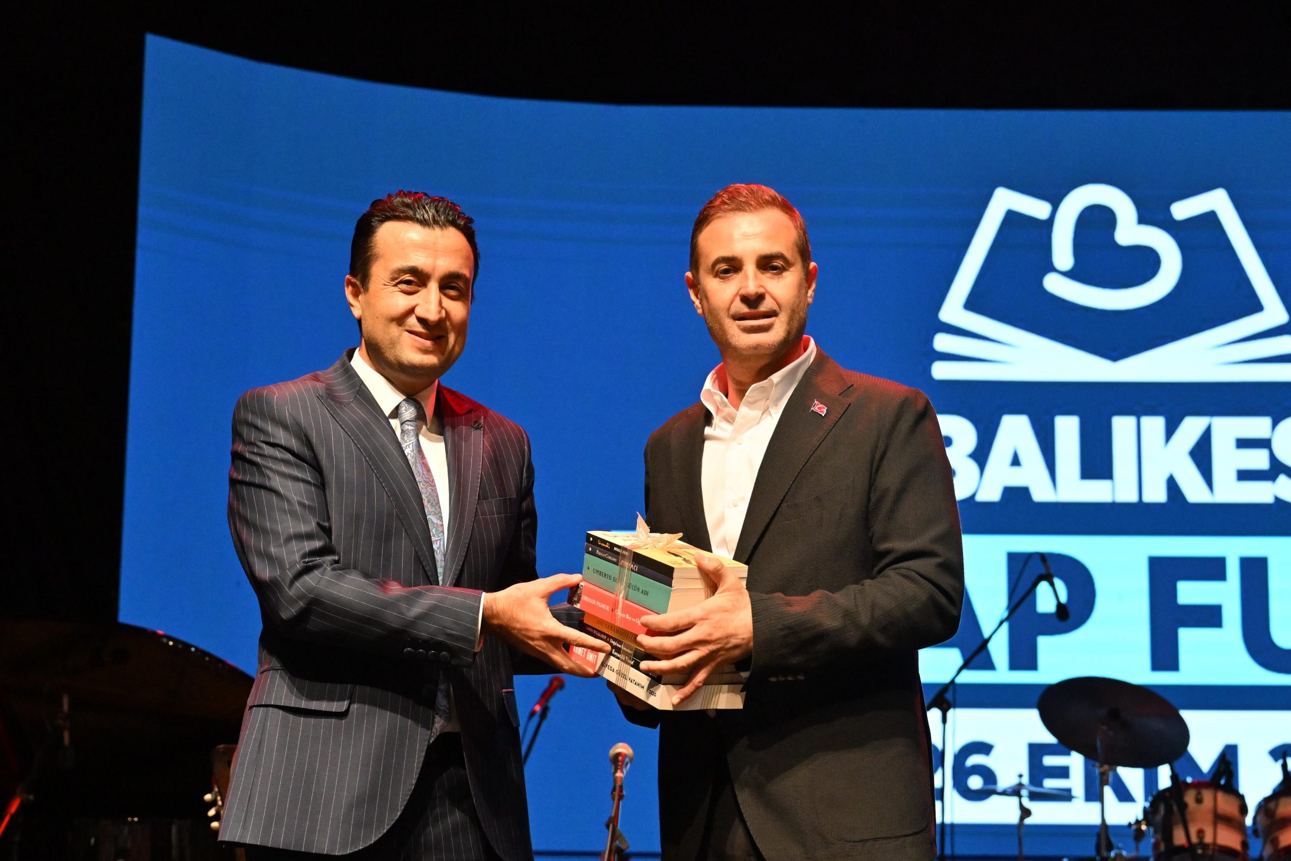 akin_1._balikesir_kitap_fuarimiz_turkiyeye_ornek_oldu_11-scaled Akın, “1. Balıkesir Kitap Fuarımız Türkiye’ye örnek oldu”